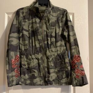 Miami Camouflage Jacket Top Rose Appliquéd Sleeves Zip Front Pockets Size S